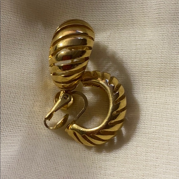 Very nice clip on trifari vintage earrings - Picture 2 of 5